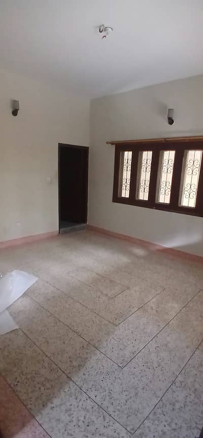 Gulshan-e-Iqbal - Block 4A Lower Portion Sized 400 Square Yards