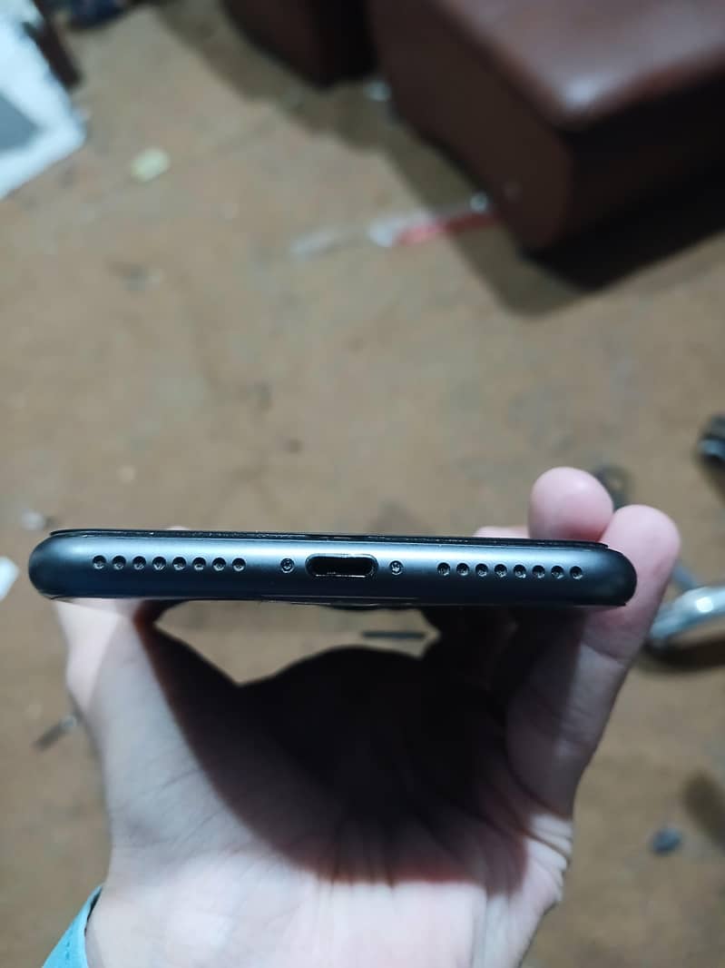 Apple iPhone 8 Plus 3