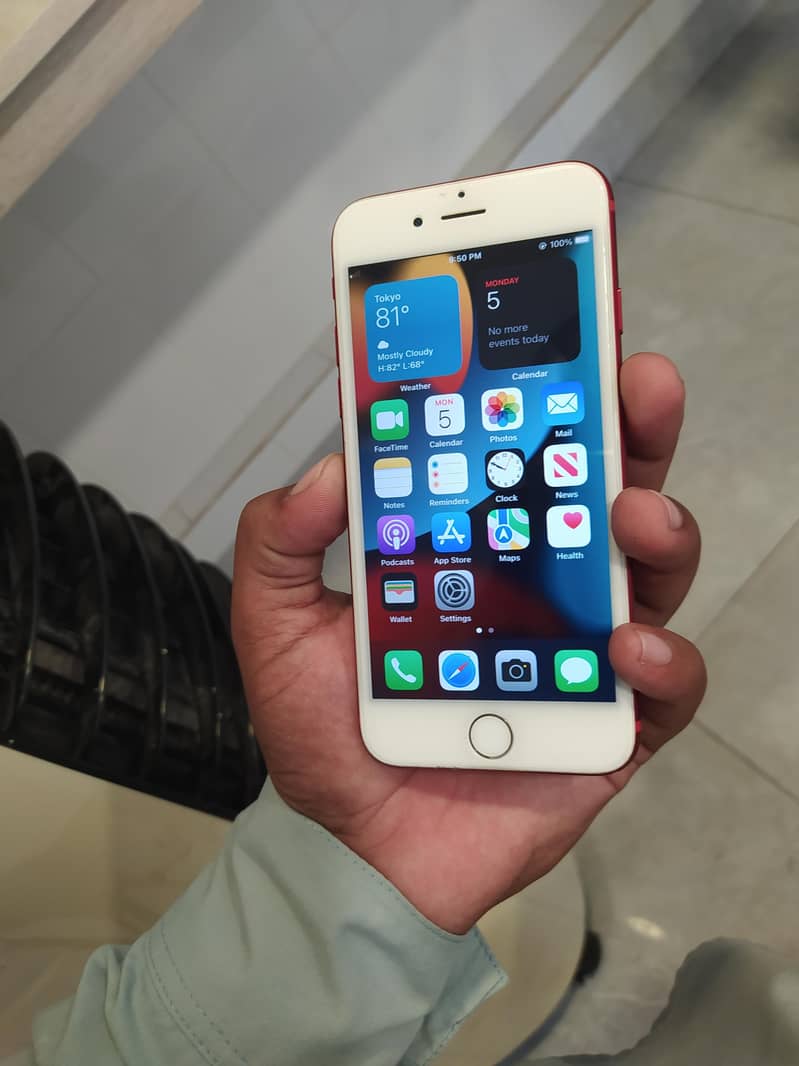 Apple iPhone 7 0