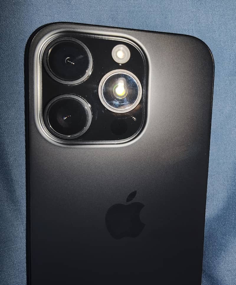 Apple iPhone 16 Pro 1