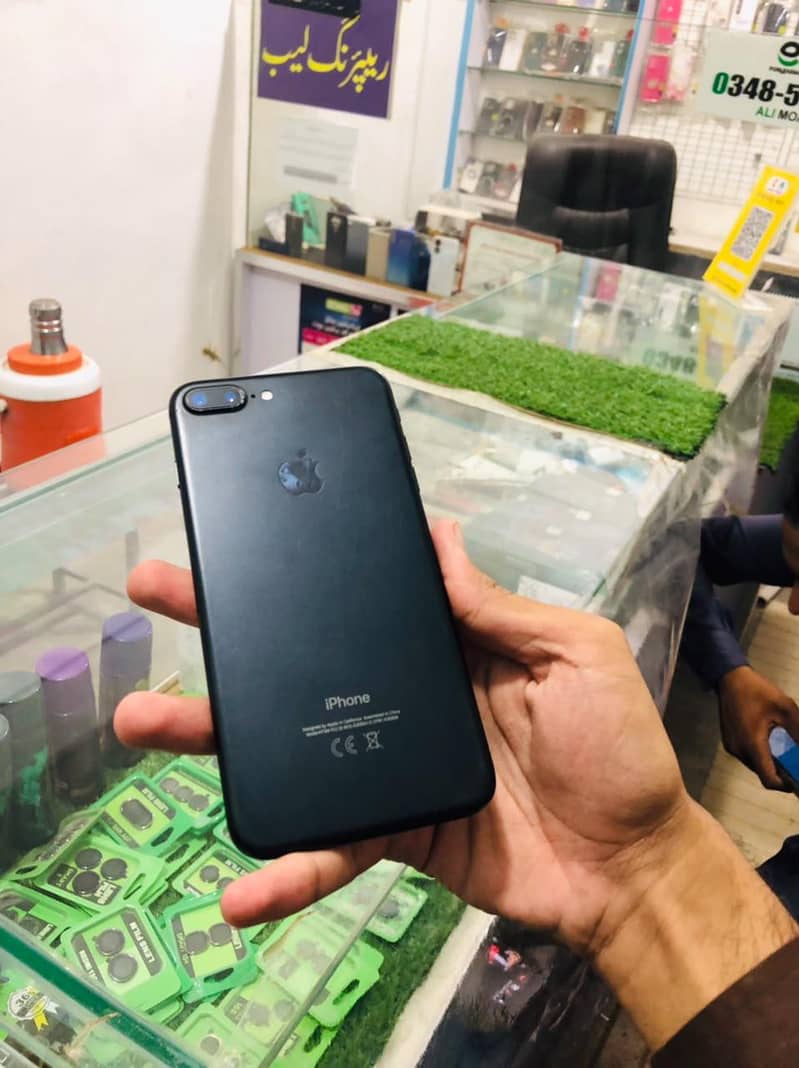 Apple iPhone 7 Plus 0