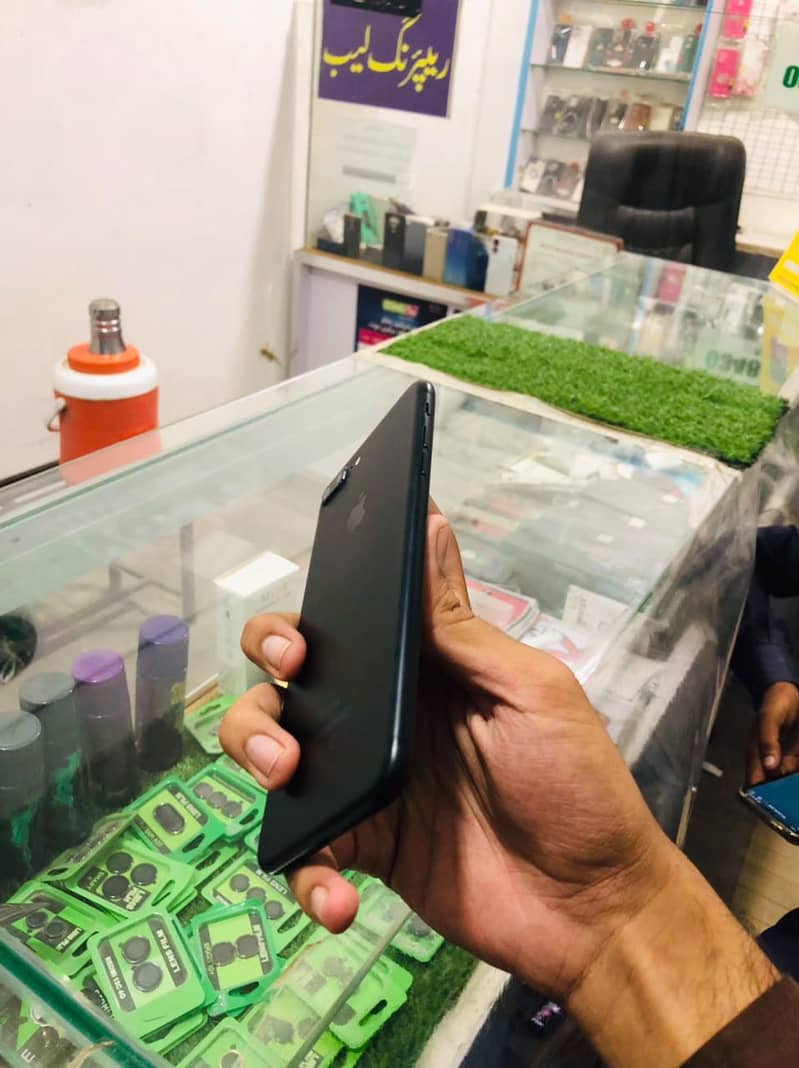 Apple iPhone 7 Plus 1