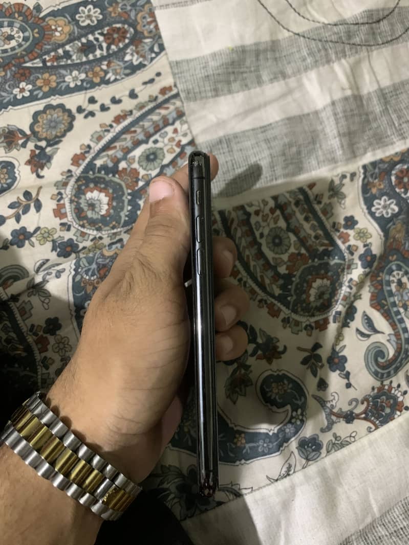 Apple iPhone X 4