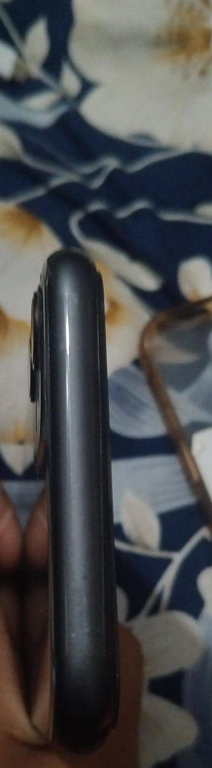 Apple iPhone 11 with box 3