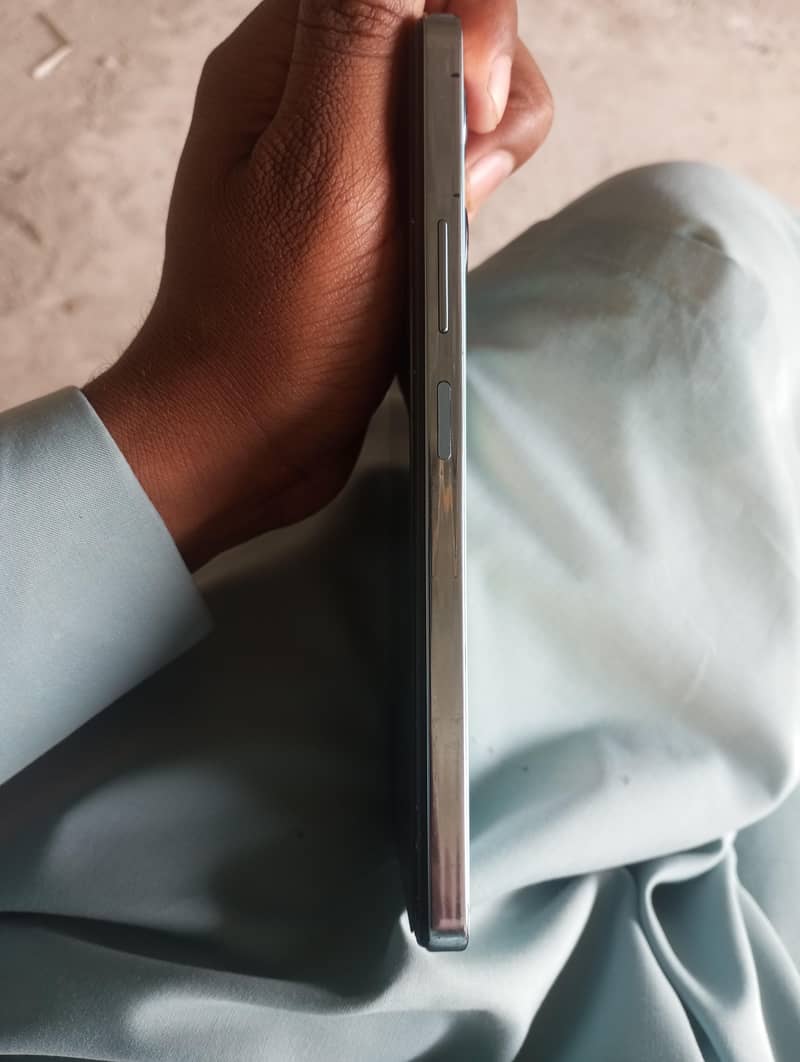 Infinix Note 30   {16.256} 4
