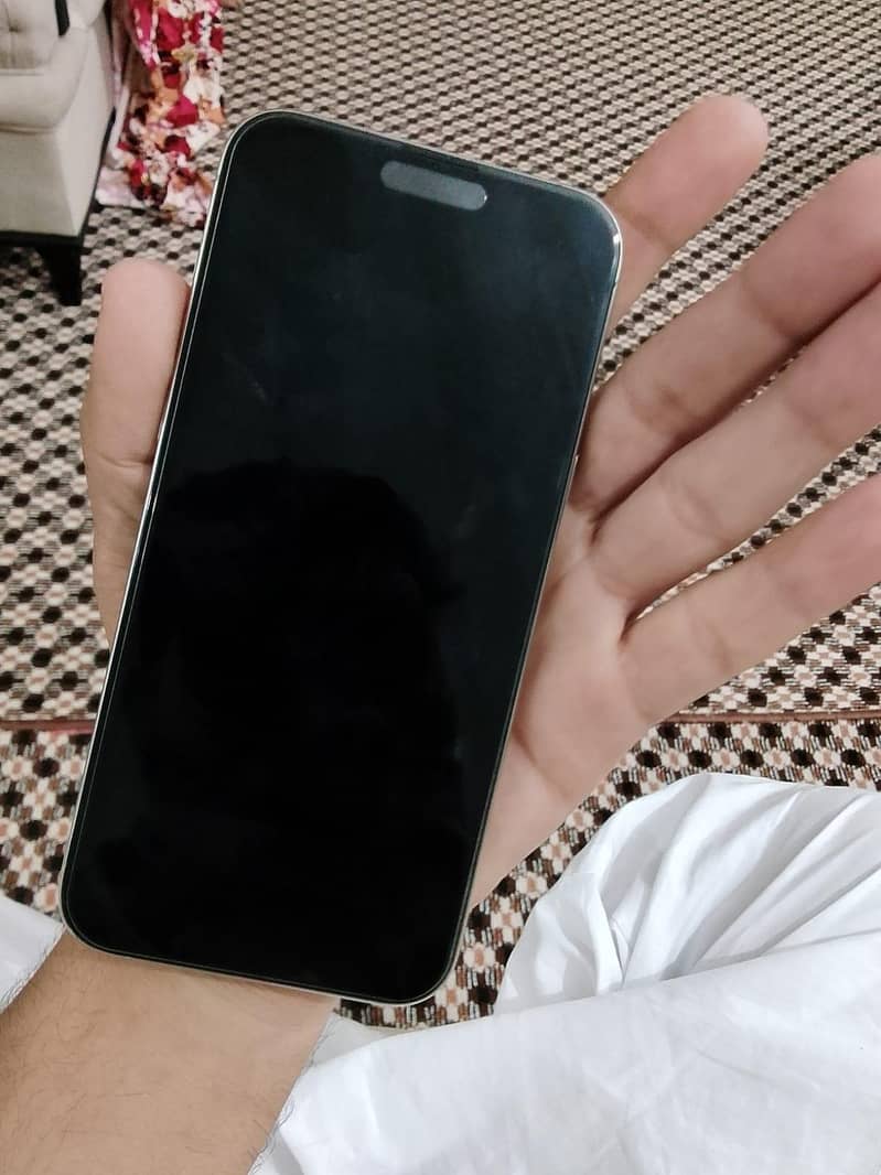 Apple iPhone 15 Pro Max 4