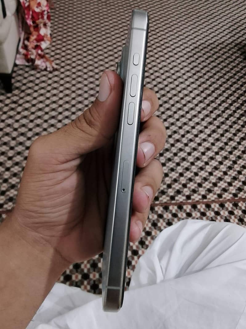 Apple iPhone 15 Pro Max 5