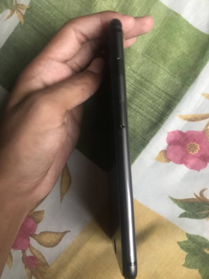 iPhone 8plus 4