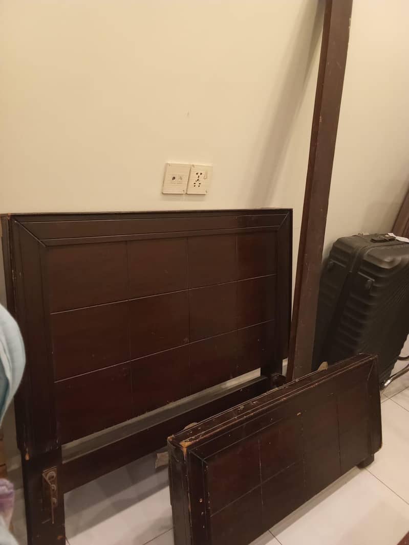single bed with mettres 1