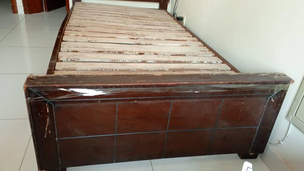 single bed with mettres 3