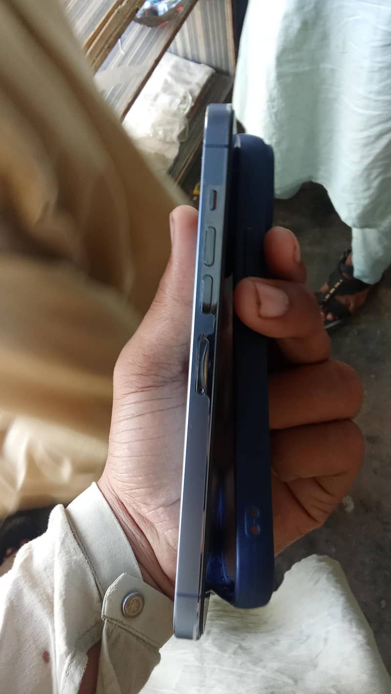 Apple iPhone 13 Pro 4