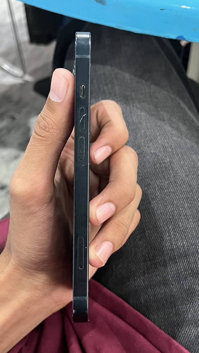 Apple iPhone 13 2