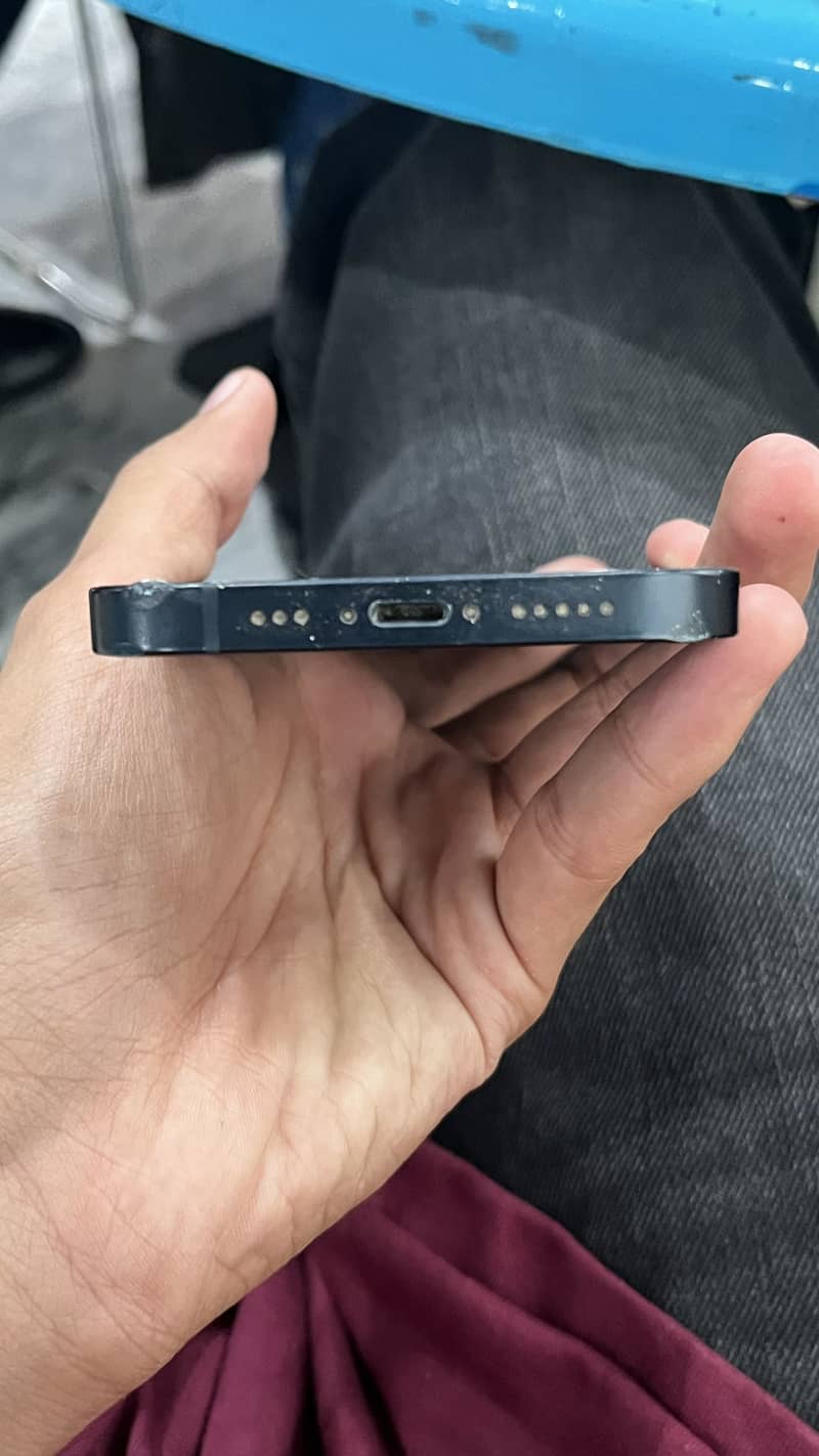 Apple iPhone 13 4