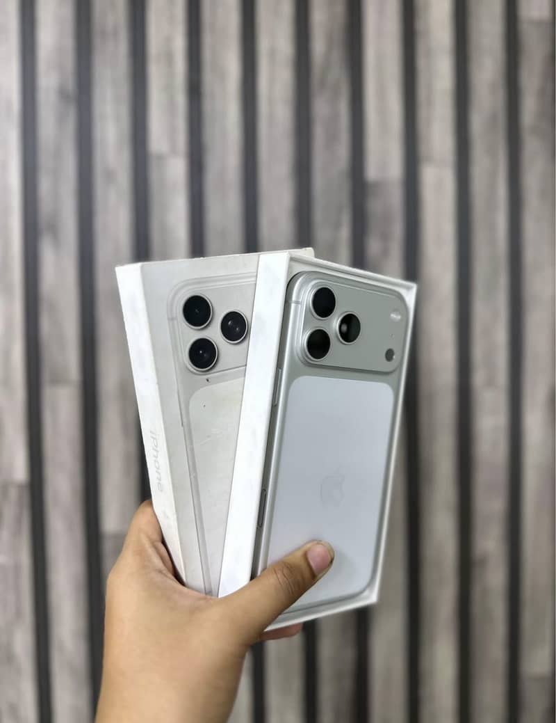 Apple iPhone 17 Pro Max 1