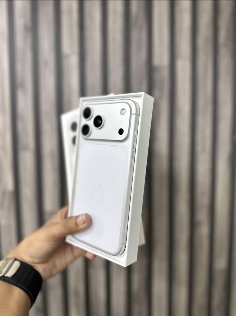 Apple iPhone 17 Pro Max 2