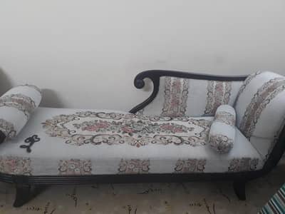 Beautiful Dewaan / Settee for Sale – Excellent Condition