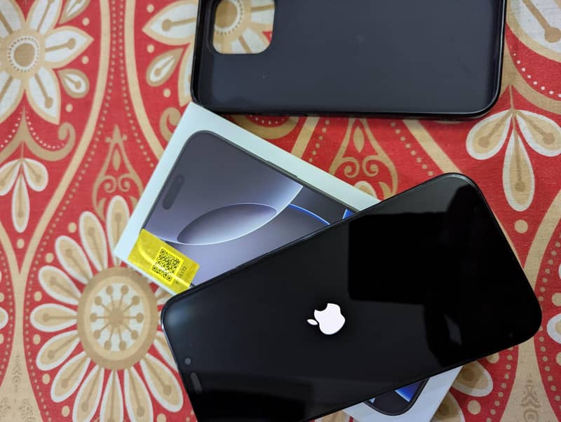 Apple iPhone 16 Pro Max 2