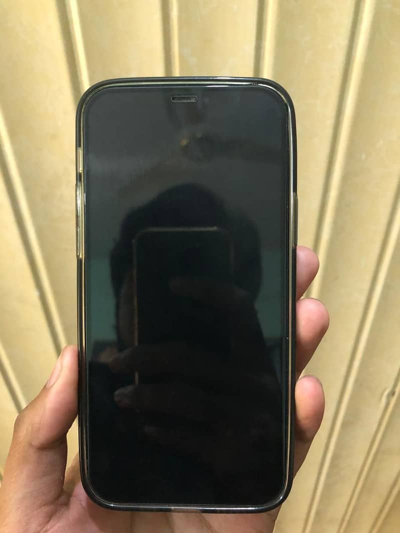 Apple iPhone 12 4