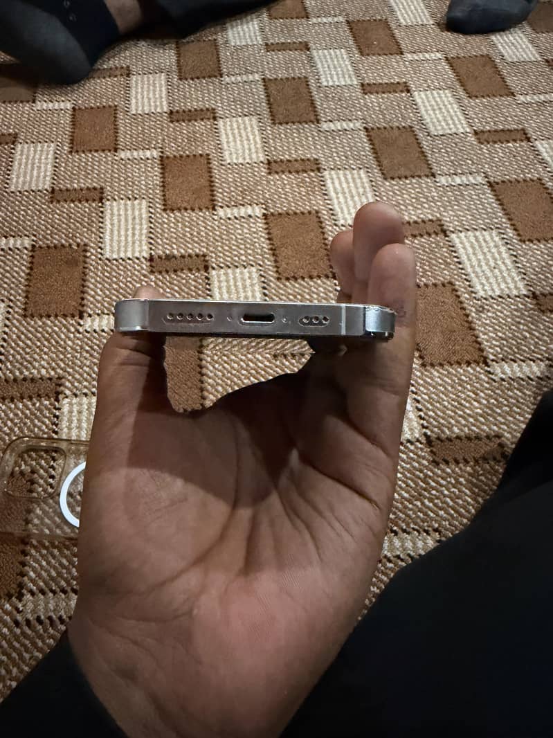 Apple iPhone 14 Pro 4