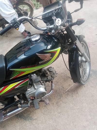 Honda 70 Hyderabad namber 2019 model 1 st owner seild engen complete