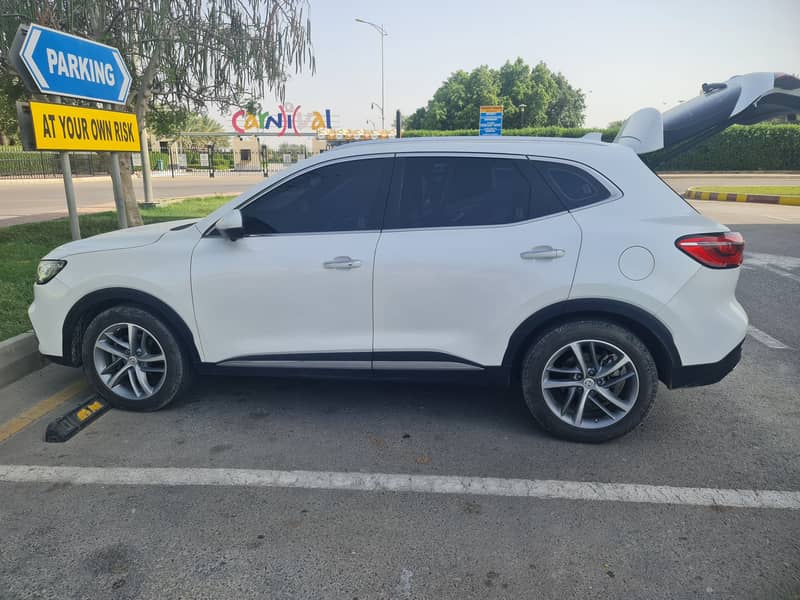 MG HS 2021 3