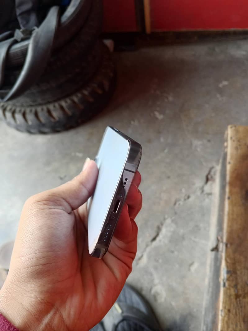 Apple iPhone 13 Pro 2
