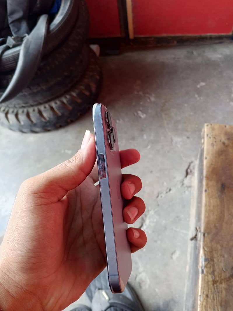 Apple iPhone 13 Pro 4