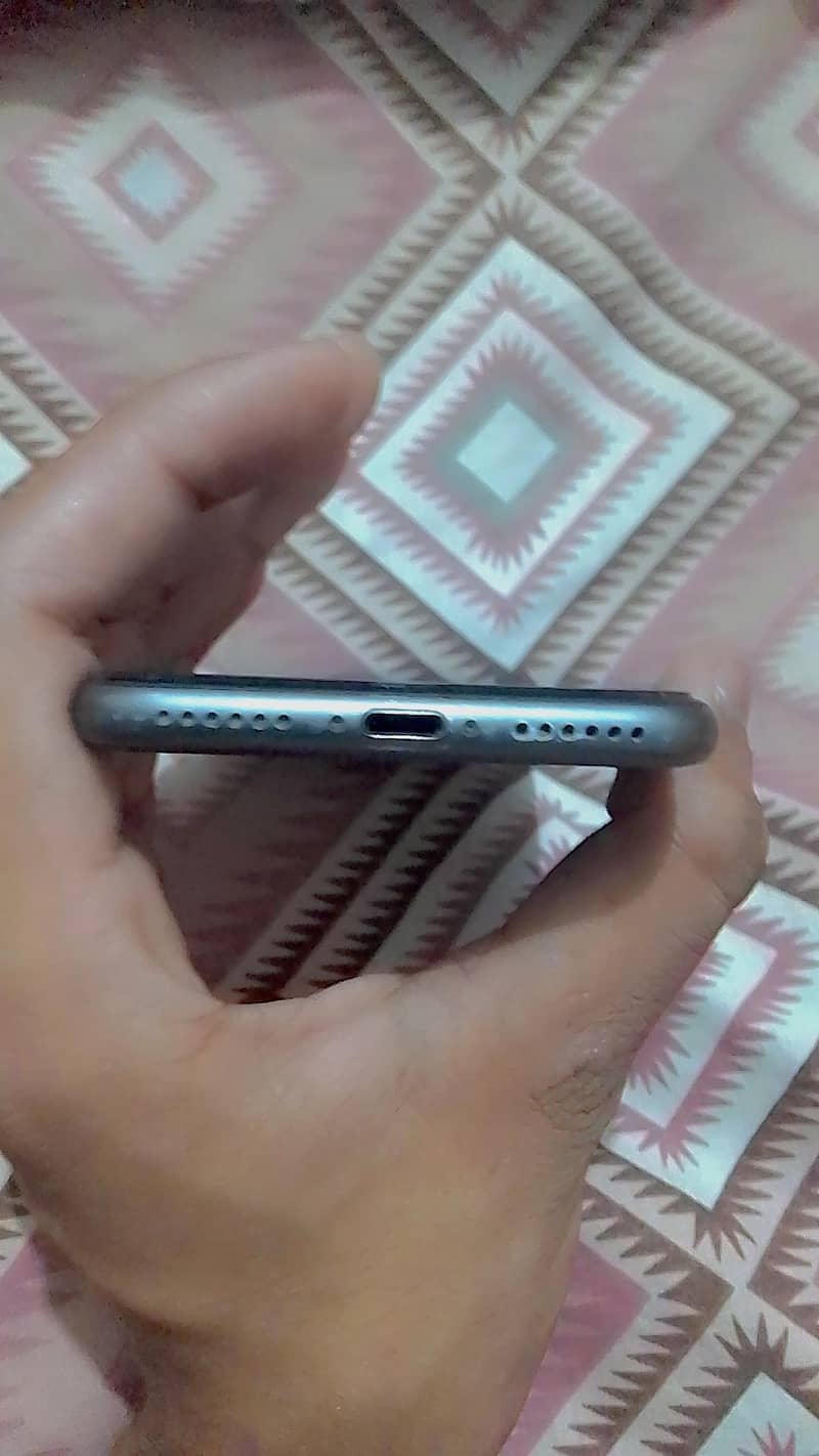 Apple iPhone 8 3