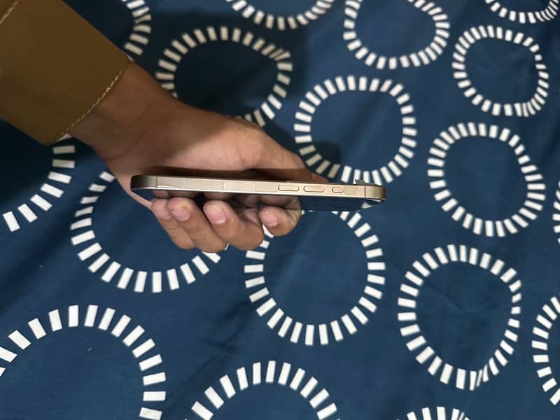 Apple iPhone 15 Pro 1