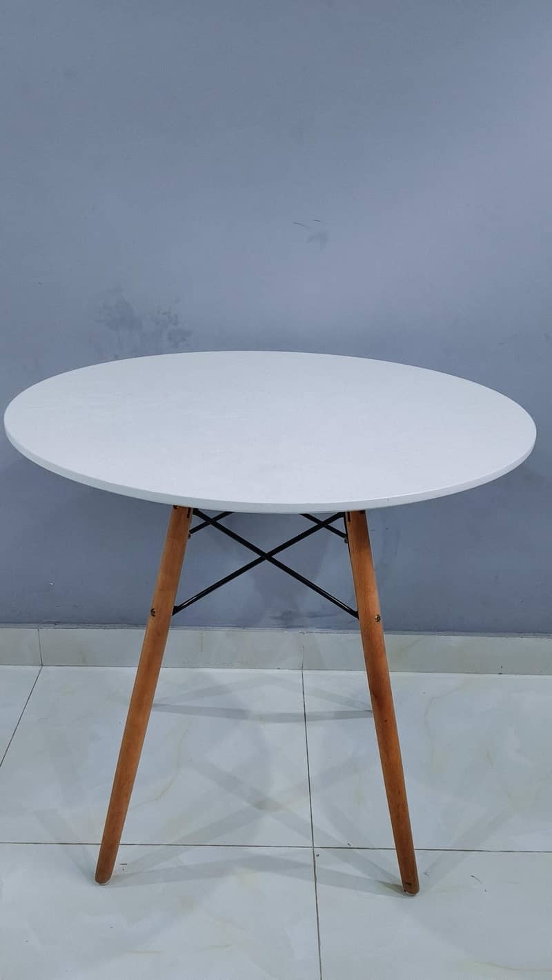 Round Dining Table 0