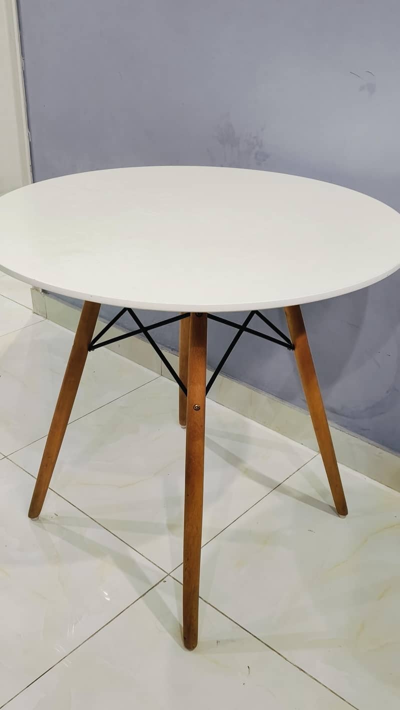 Round Dining Table 1