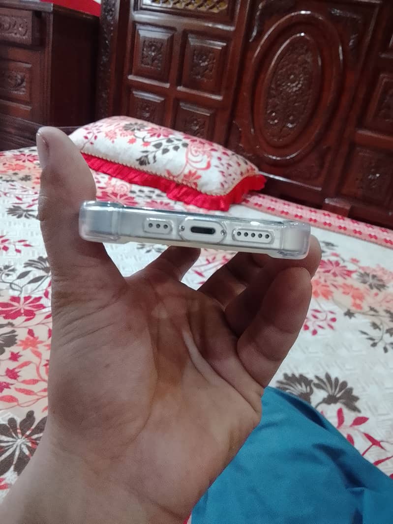 Apple iPhone 14 3