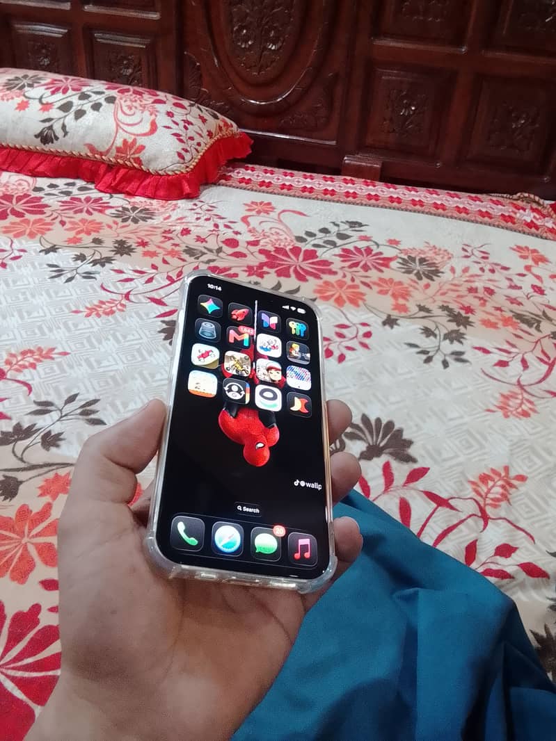 Apple iPhone 14 4