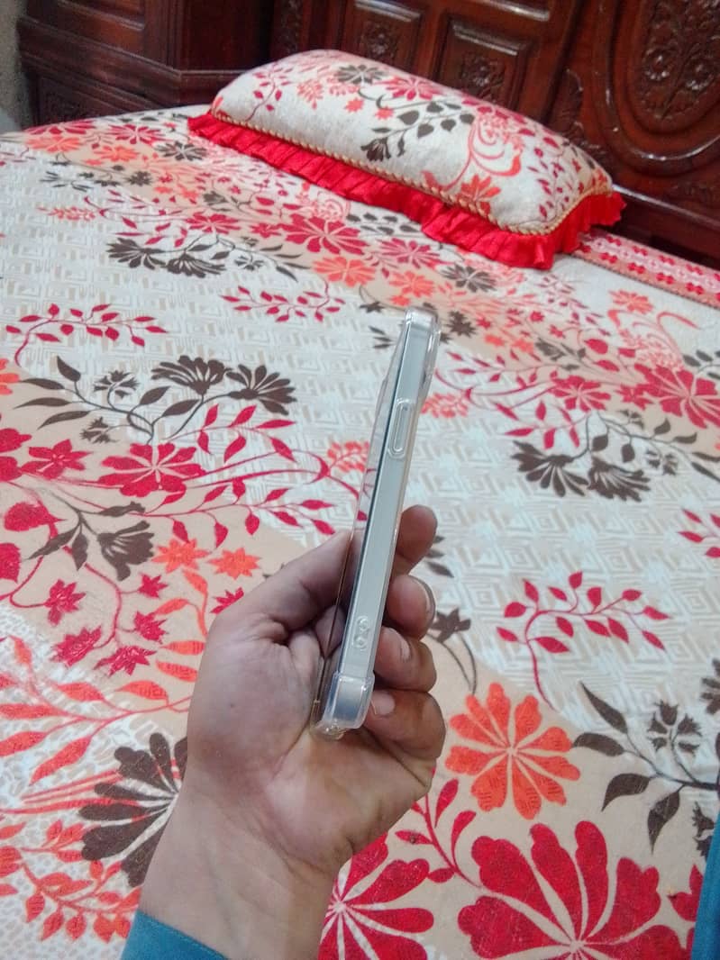 Apple iPhone 14 7