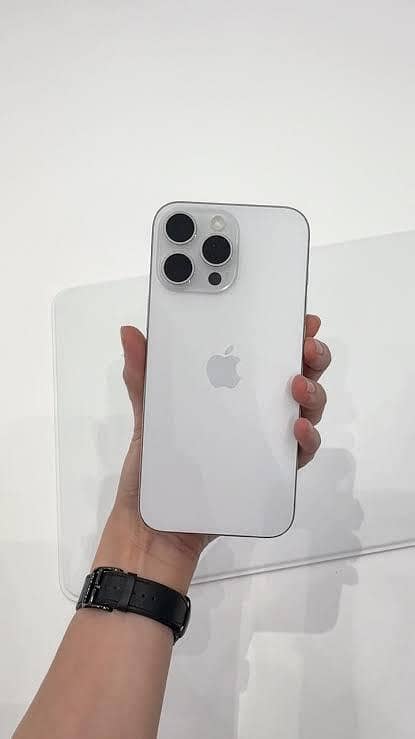 Apple iPhone 16 Pro Max 0