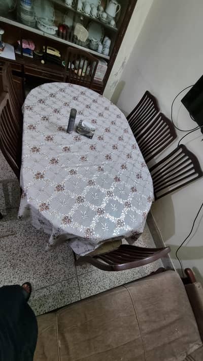 Dining Table Excellent Condition with 8 Chairs