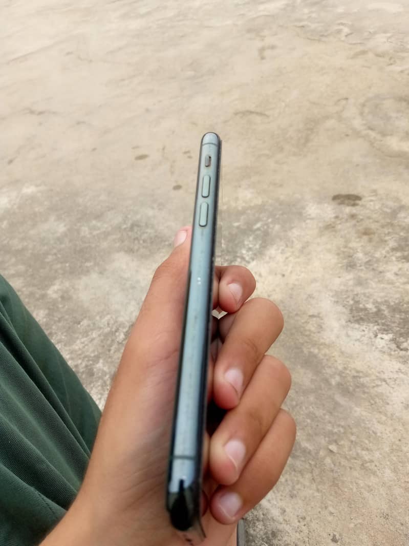 Apple iPhone 11 Pro Max 4