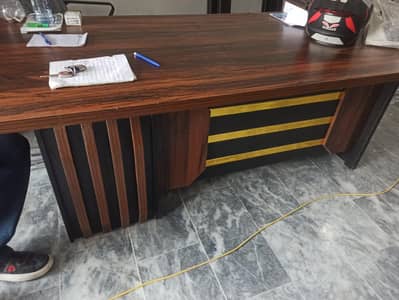 Office Table Executive Good Condition For sale in Lahorr
