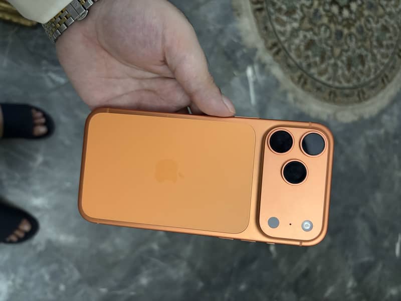 Apple iPhone 17 Pro Max 1