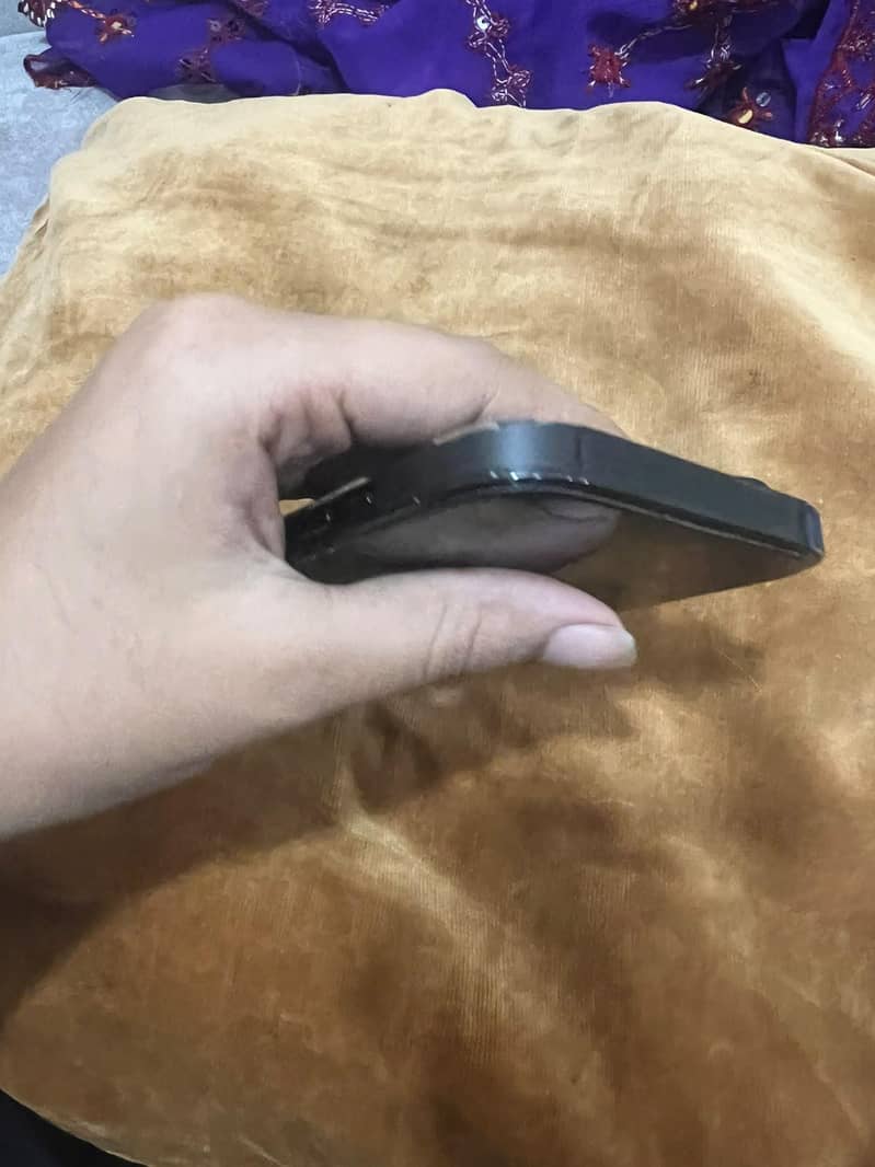 Apple iPhone 14 Pro 2
