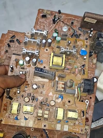 WE BUY OLD AND USED LAPTOPS/COMPUTERS/KEYBOARDS/MOUSES AND ANY OTHER