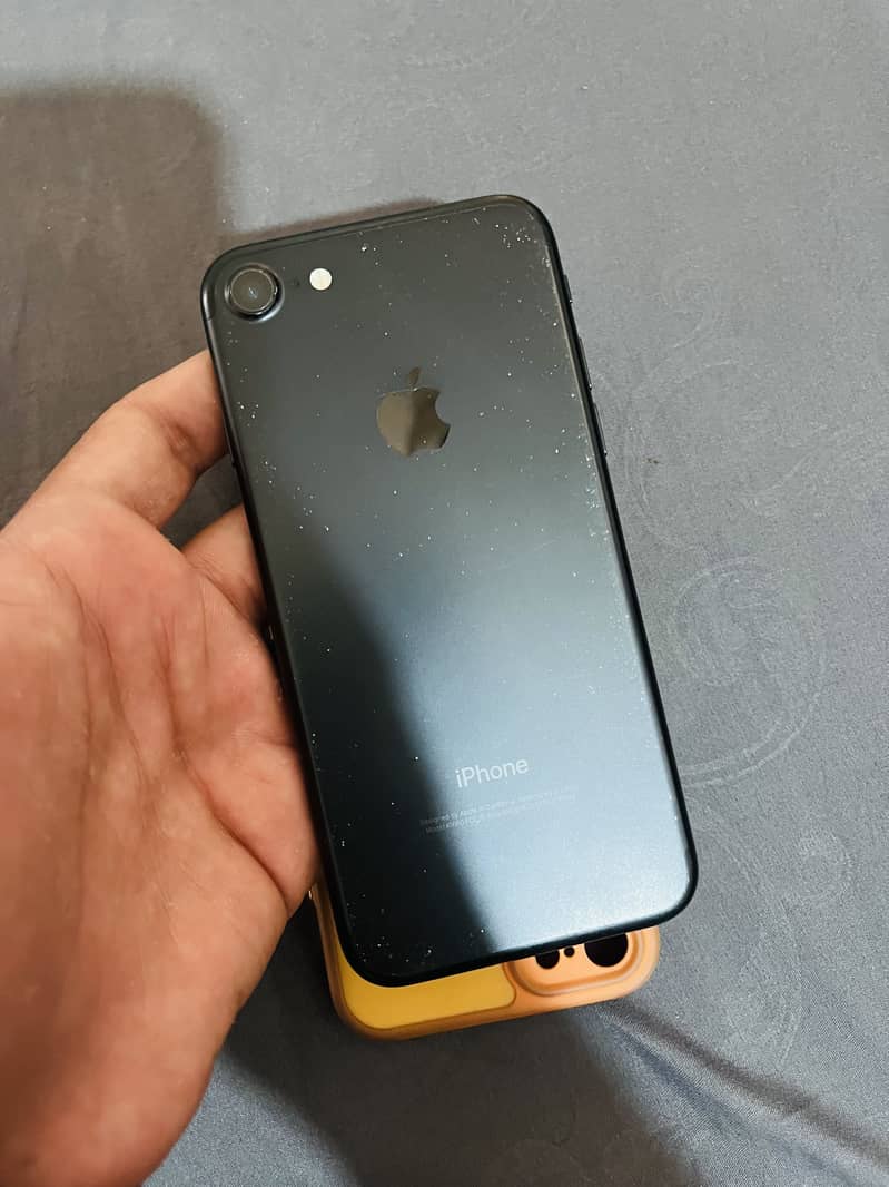 Apple iPhone 7 2
