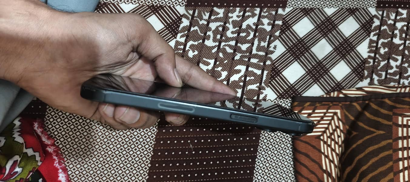 Apple iPhone 15 Pro Max 3