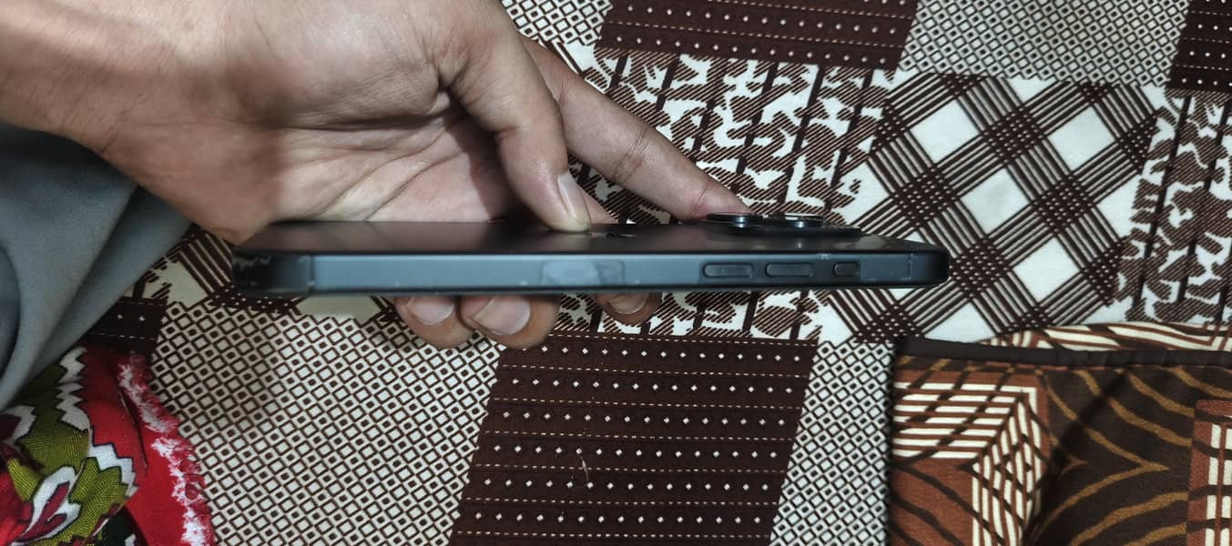 Apple iPhone 15 Pro Max 4