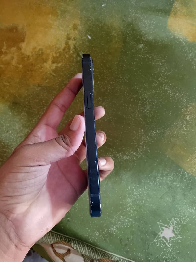 Apple iPhone 13 1