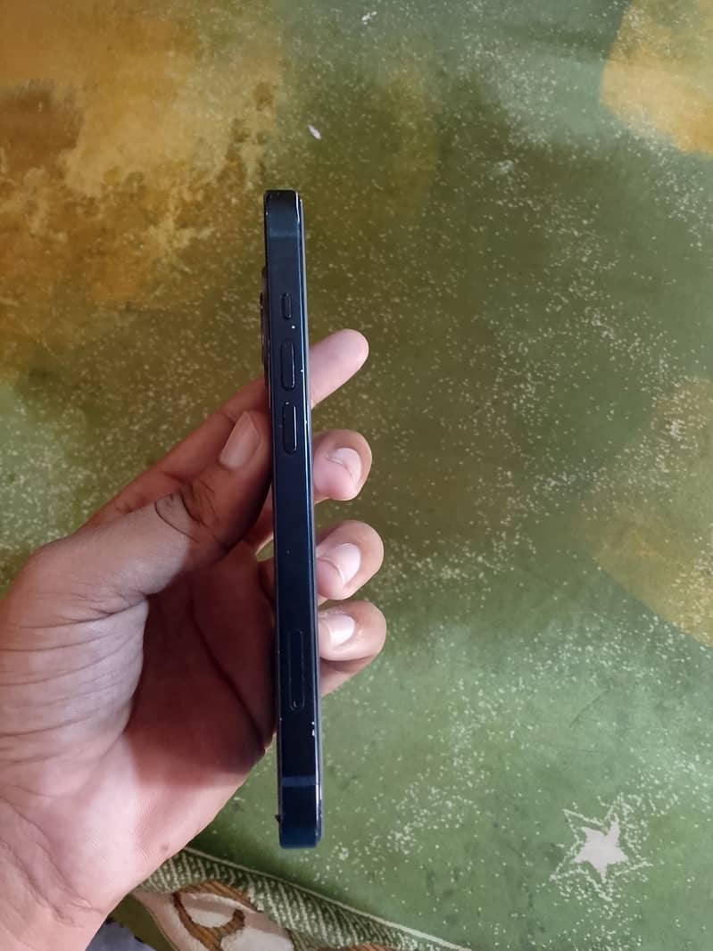 Apple iPhone 13 2