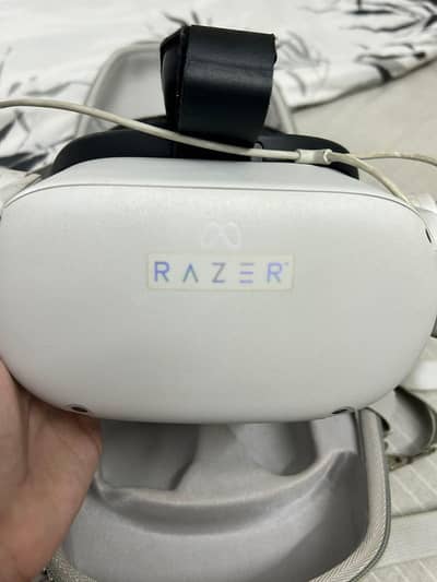 oculus quest 2 128gb with headstrap and traveling bag
