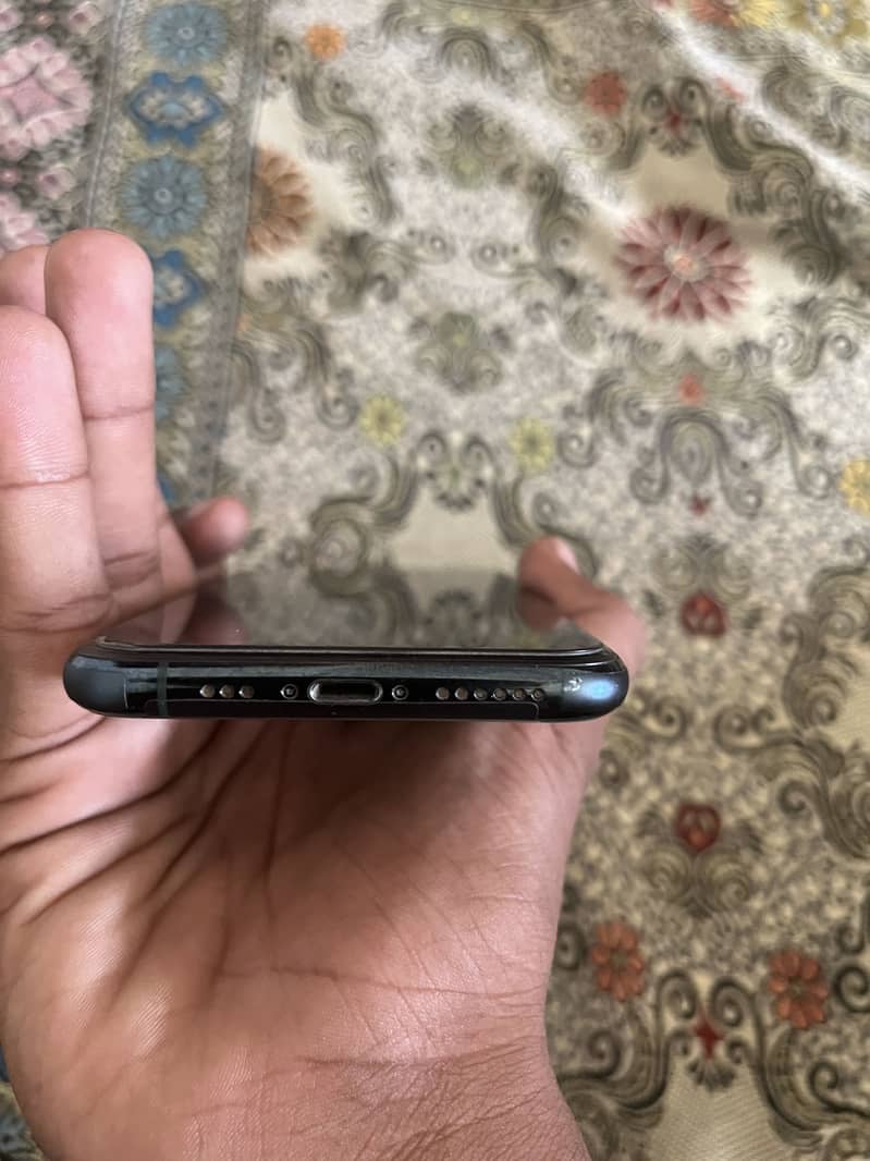 Apple iPhone 11 Pro 1