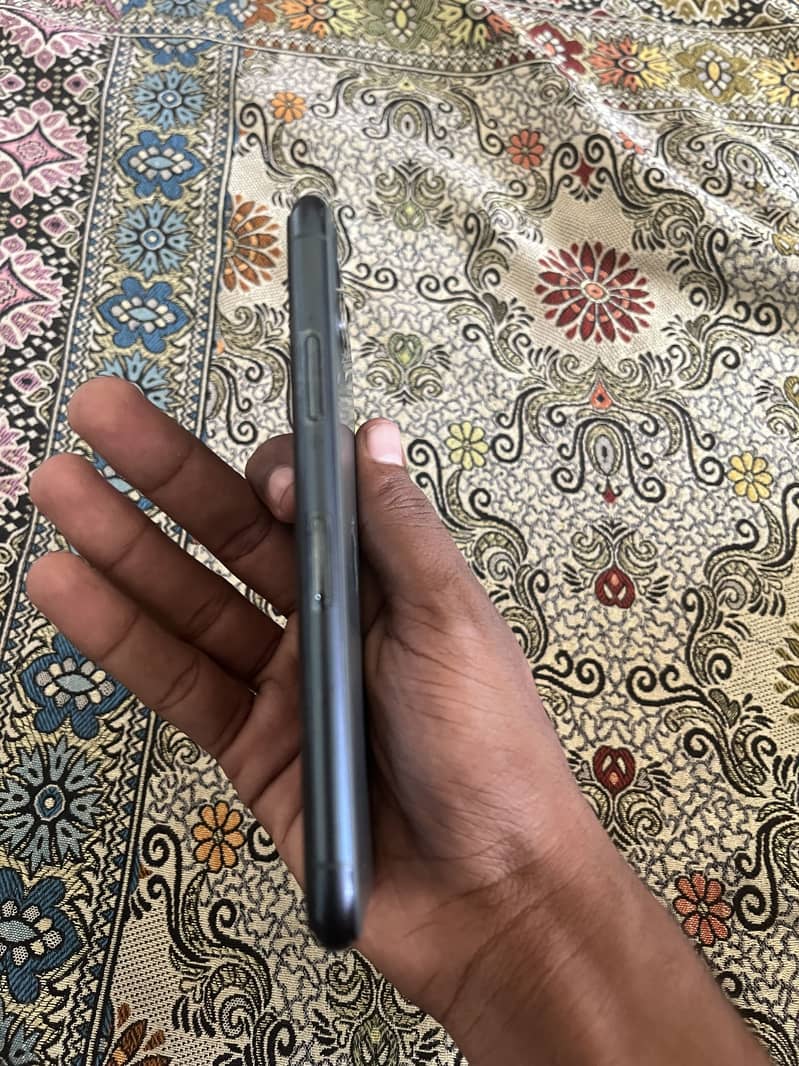 Apple iPhone 11 Pro 2