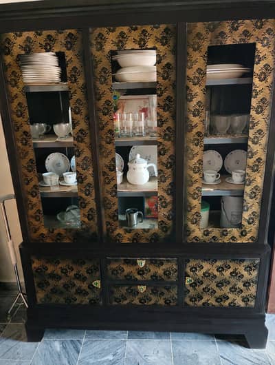 Iron Almari For Sale In Excellent Condition (10/10)
